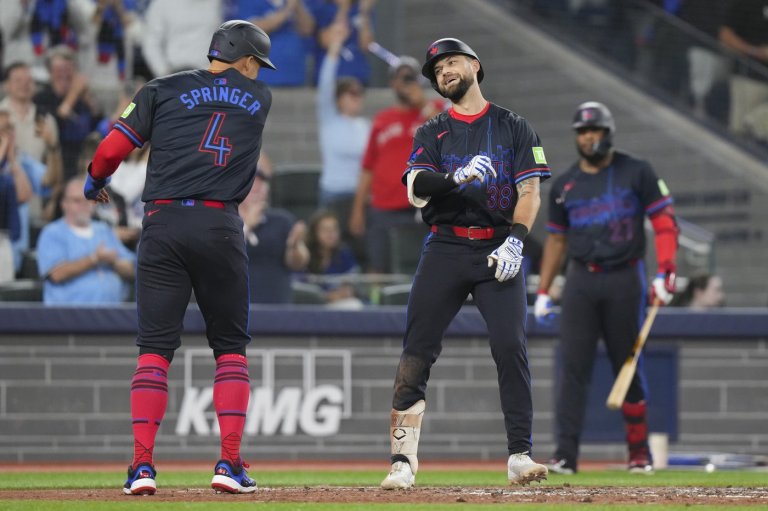 Blue Jays' magic number down to two after 4-2 victory over Rays | iNFOnews.ca