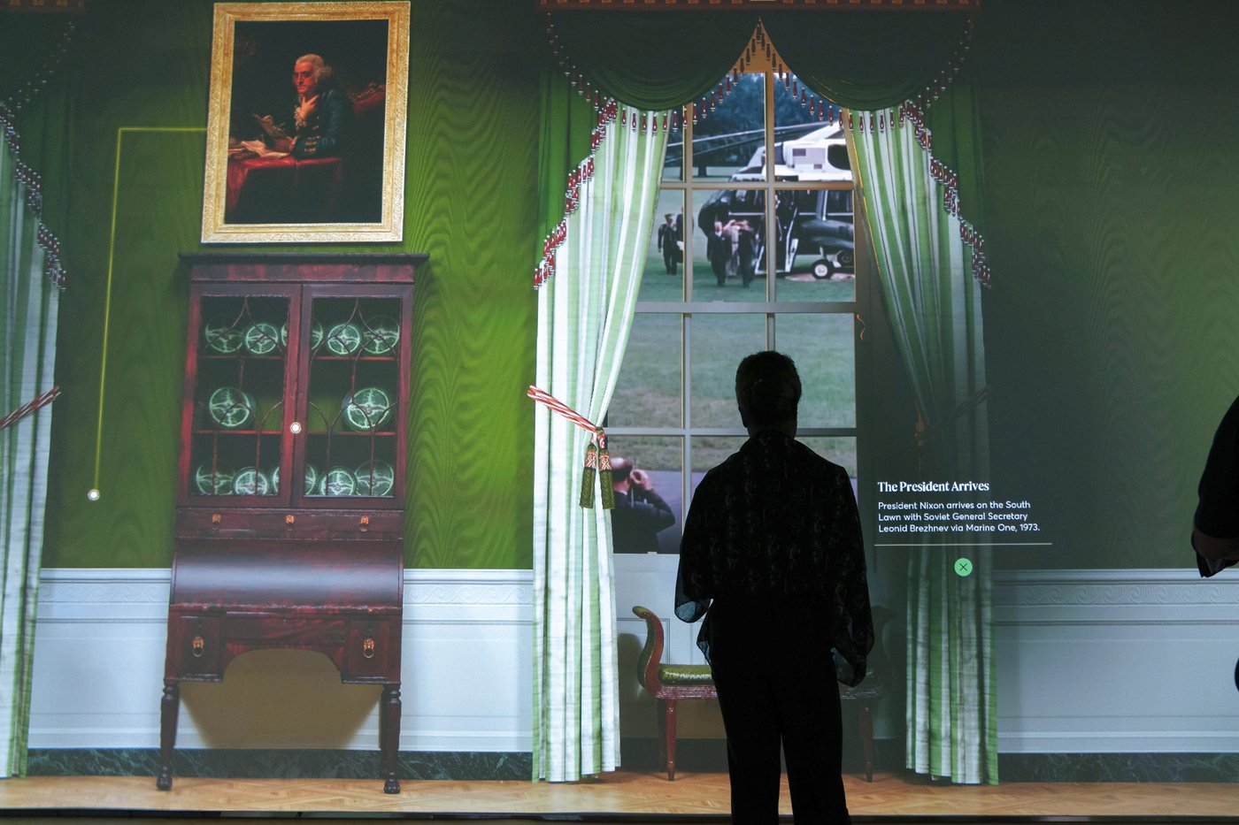 Tourists can finally visit the Oval Office. A replica is opening near the White House on Monday | iNFOnews.ca