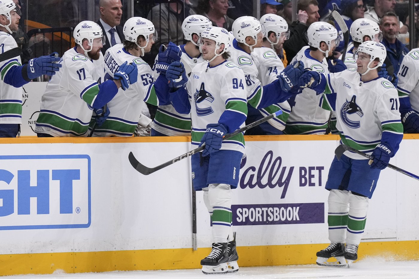 Linus Karlsson gets 1st NHL goal as Canucks beat Predators 3-1 | iNFOnews.ca