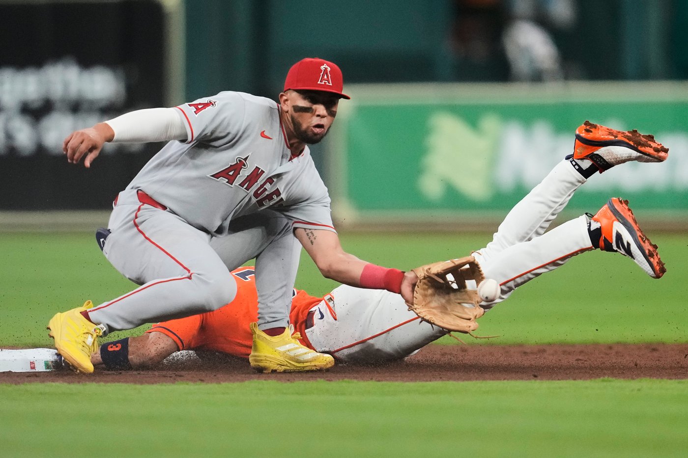 Astros shortstop Peña returns after broken finger kept him from opening day | iNFOnews.ca Astros shortstop Peña returns after broken finger kept him from opening day | iNFOnews.ca