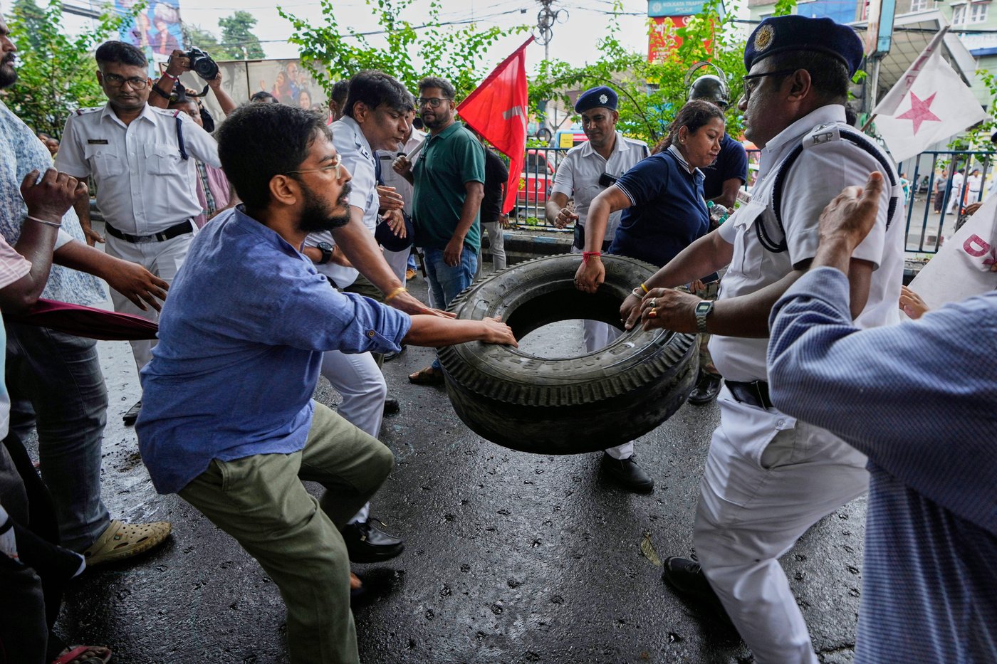 Indian workers go on a daylong nationwide strike against Modi's economic reforms | iNFOnews.ca
