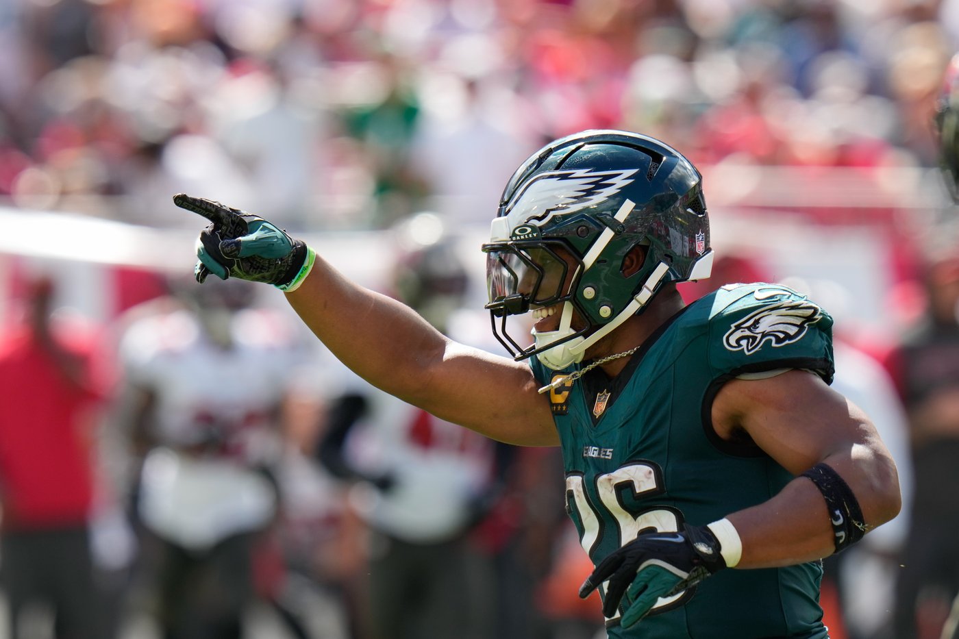 Jalen Hurts throws 2 TDs and Eagles secure 20th victory in 21 games with win over Bucs | iNFOnews.ca