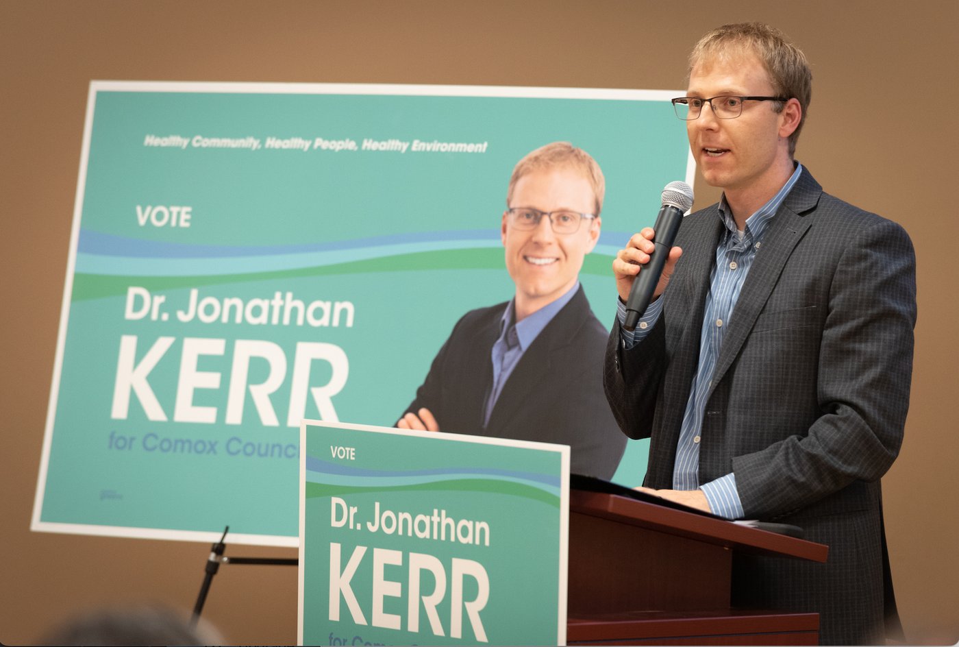 Vancouver Island doctor Jonathan Kerr enters B.C. Greens leadership race | iNFOnews.ca Vancouver Island doctor Jonathan Kerr enters B.C. Greens leadership race | iNFOnews.ca