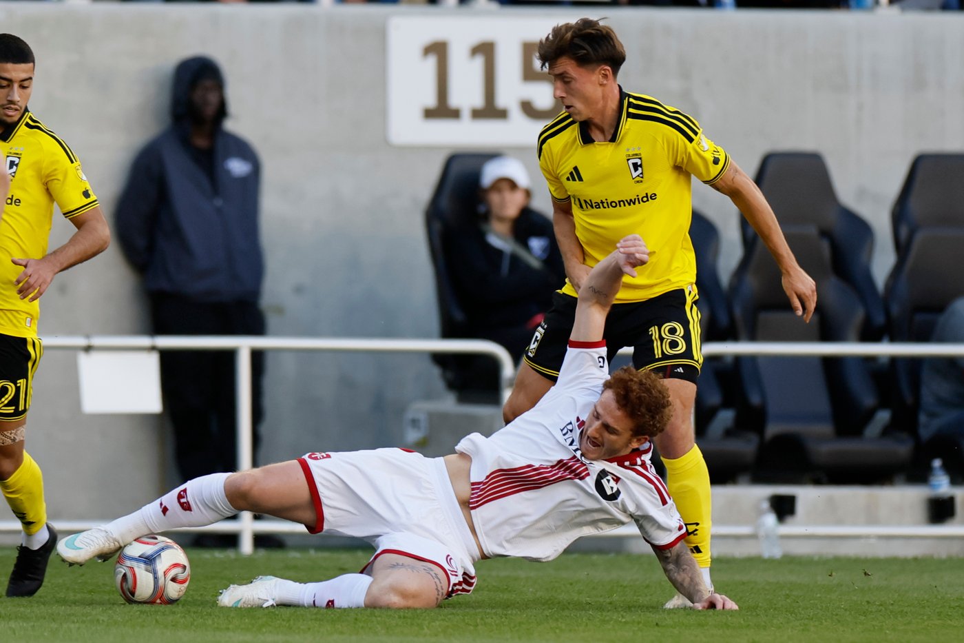 Malte Amundsen scores 2 goals, Crew beats Toronto 4-2 for 5th win in last 6 games | iNFOnews.ca