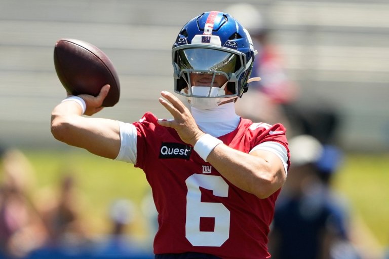 Jaxson Dart approaching training camp with an eye on preventing another Giants losing season | iNFOnews.ca