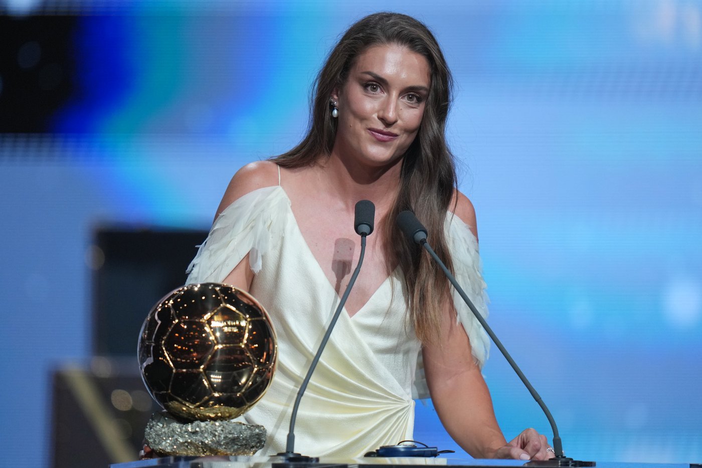 Kane becomes first Englishman in 25 years to win Ballon d'Or and Putellas wins her third | iNFOnews.ca Kane becomes first Englishman in 25 years to win Ballon d'Or and Putellas wins her third | iNFOnews.ca