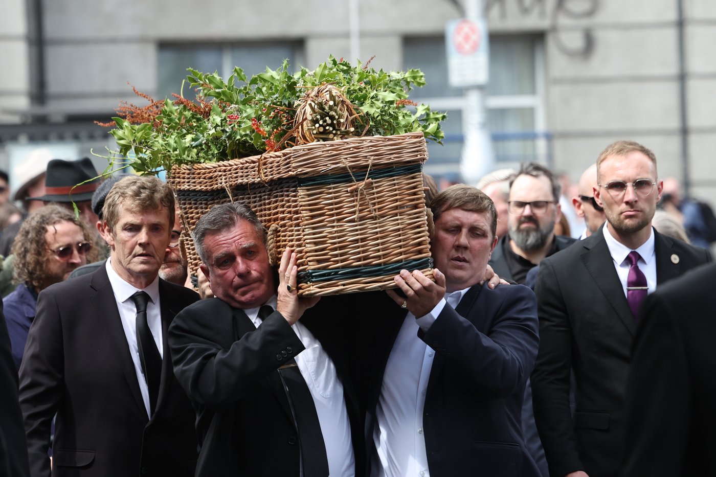 Bono, Eddie Vedder among mourners at the funeral of Oscar-winning songwriter Glen Hansard | iNFOnews.ca