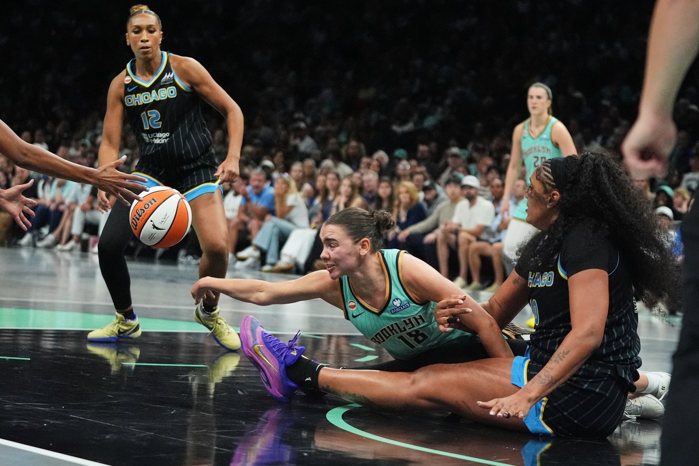 Ionescu scores 29 points, 9 in the last minute, to rally the Liberty to a 95-94 win over the Sky | iNFOnews.ca