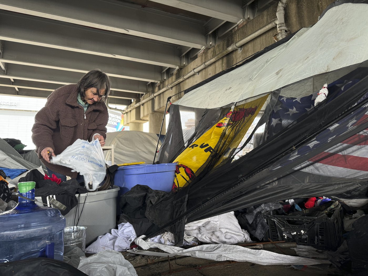 Governor forces out homeless people by New Orleans Superdome before Super Bowl | iNFOnews.ca