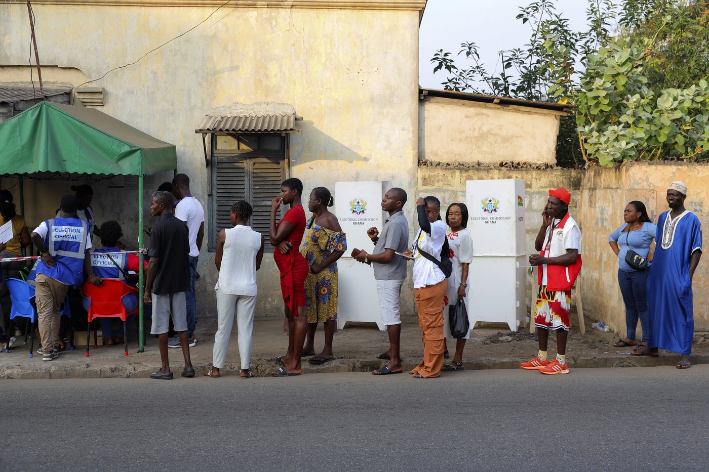 Polls close in Ghana's general election in the shadow of the worst economic crisis in a generation | iNFOnews.ca Polls close in Ghana's general election in the shadow of the worst economic crisis in a generation | iNFOnews.ca