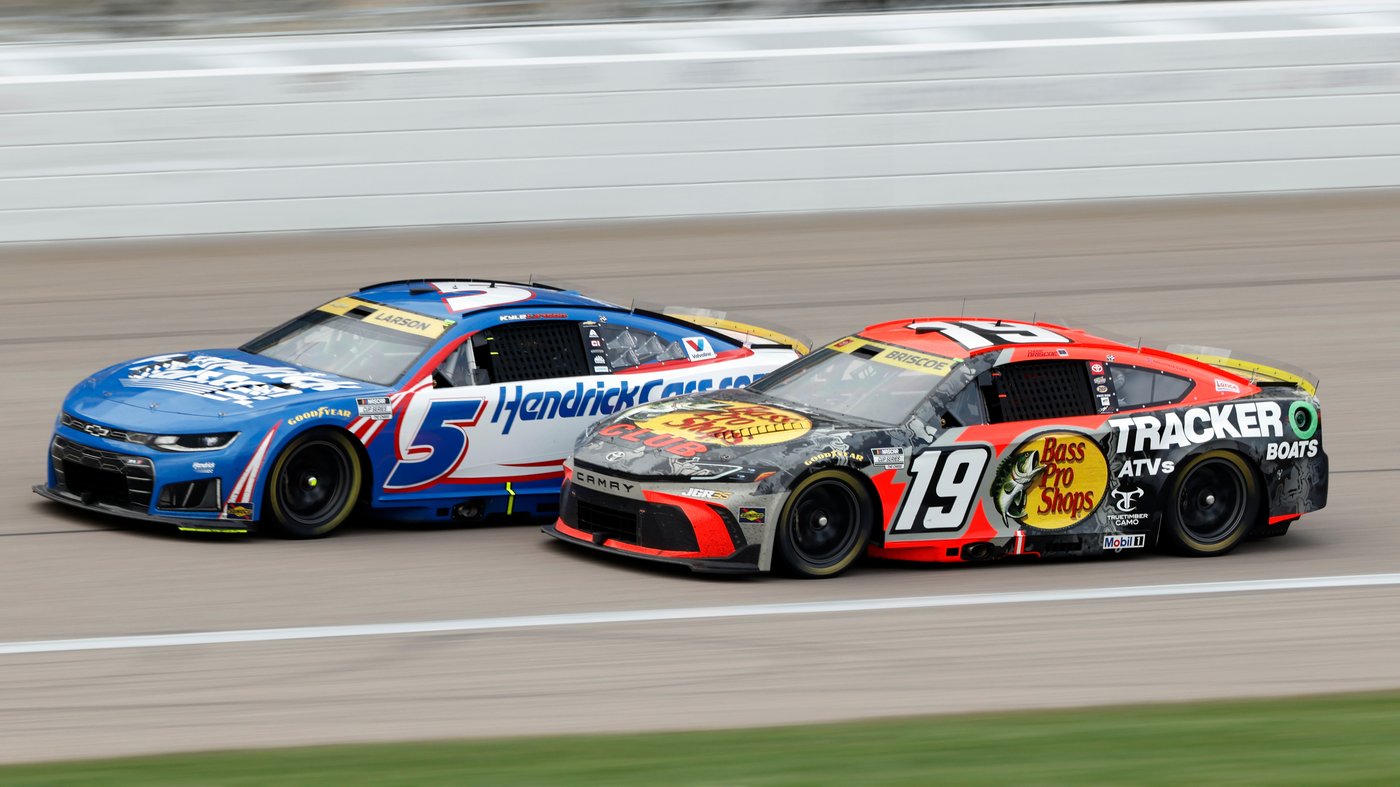 Kyle Larson storms to a dominant Kansas win, tightening his grip on the NASCAR Cup Series title race | iNFOnews.ca Kyle Larson storms to a dominant Kansas win, tightening his grip on the NASCAR Cup Series title race | iNFOnews.ca