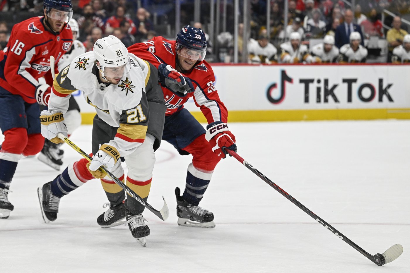 Capitals end the Golden Knights' season-opening winning streak at 3 with a 4-2 victory | iNFOnews.ca