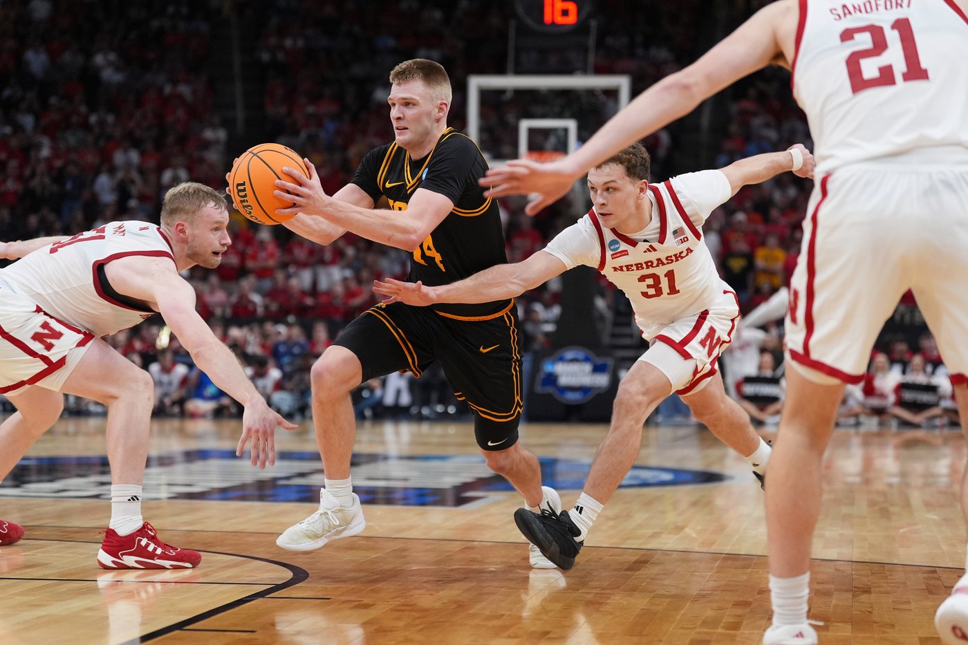 Iowa will replace Carver-Hawkeye floor with court used in NCAA regional in Houston | iNFOnews.ca Iowa will replace Carver-Hawkeye floor with court used in NCAA regional in Houston | iNFOnews.ca