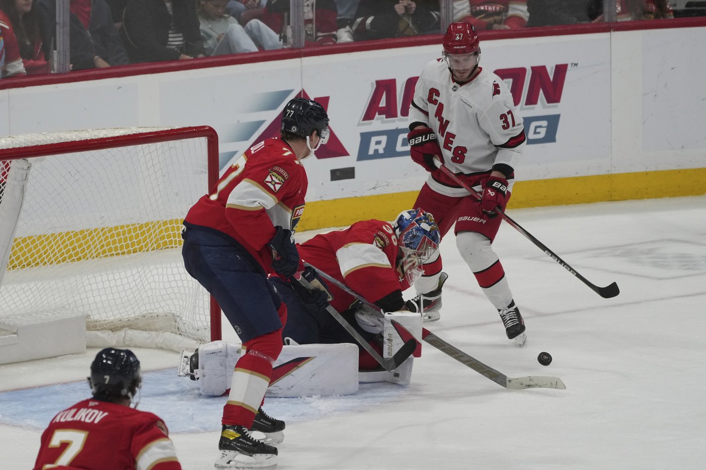 Knight stops 20 shots, Florida rolls past Carolina 6-0 for 2nd win over 'Canes in as many days | iNFOnews.ca Knight stops 20 shots, Florida rolls past Carolina 6-0 for 2nd win over 'Canes in as many days | iNFOnews.ca