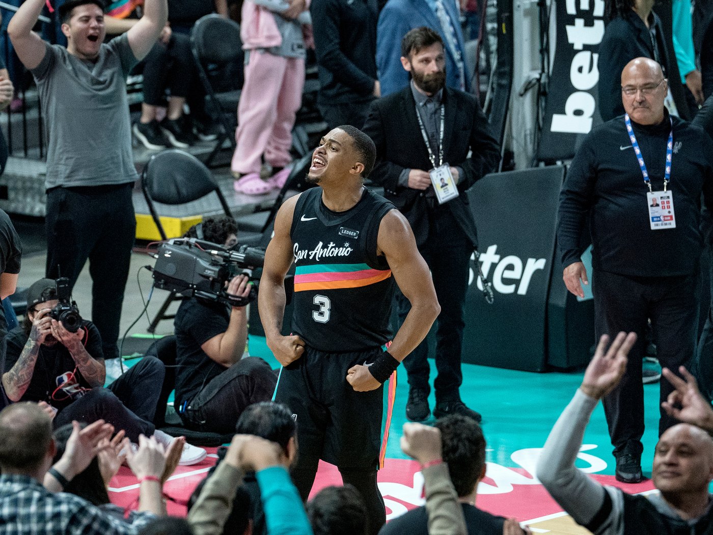 Spurs celebrate big win over Thunder, but matchup with reigning champs not a rivalry yet | iNFOnews.ca