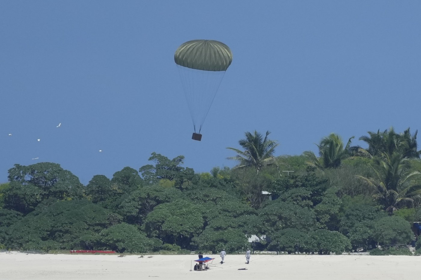 Philippine forces retake an island in mock combat as China's navy watches | iNFOnews.ca Philippine forces retake an island in mock combat as China's navy watches | iNFOnews.ca