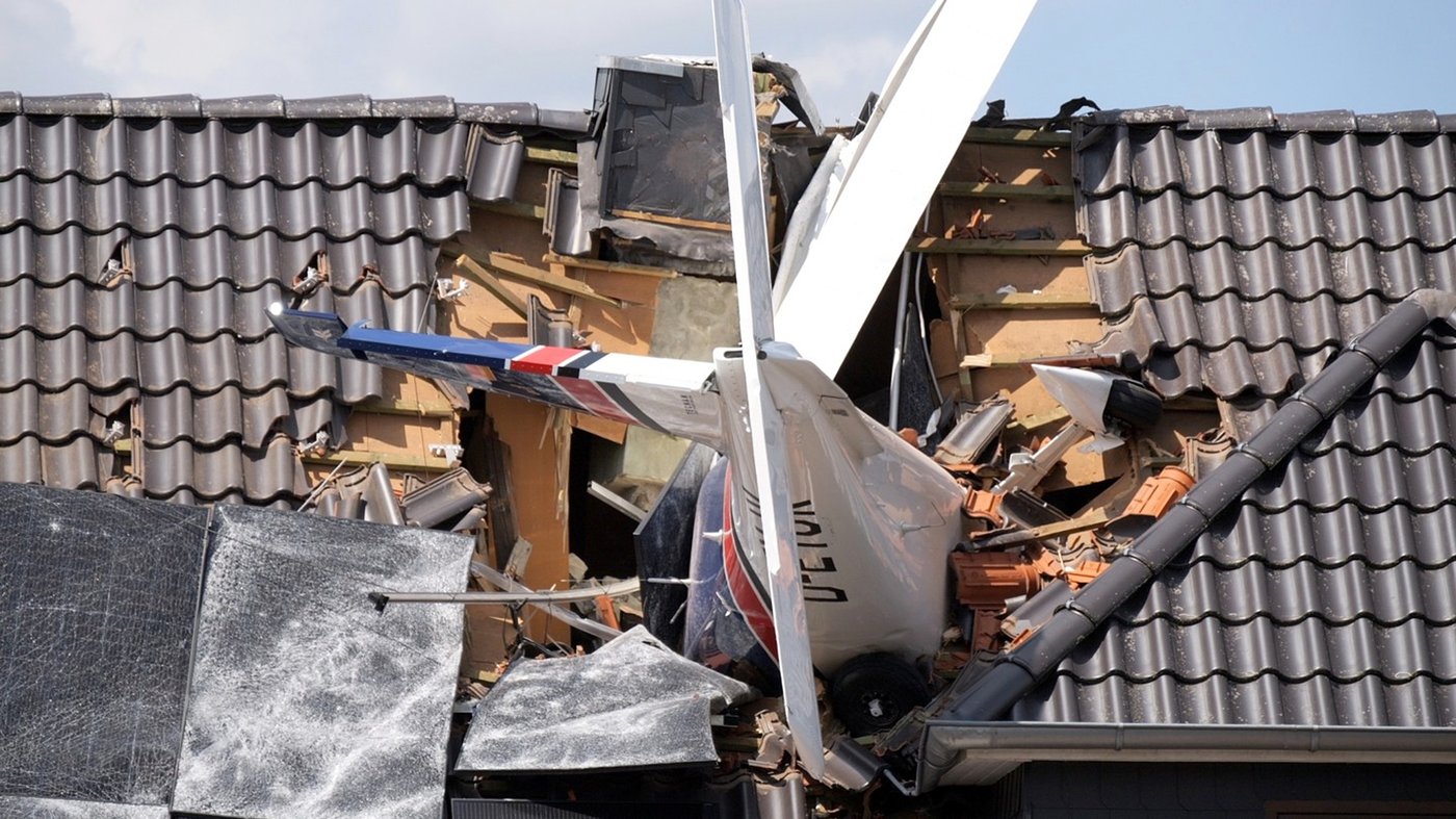 Small plane crashes into a home in northern Germany, leaving 1 dead and 1 missing | iNFOnews.ca