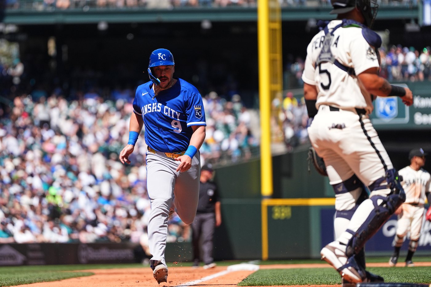 Royals hold Mariners to 4 hits for a 4-1 win and 3-game series sweep | iNFOnews.ca