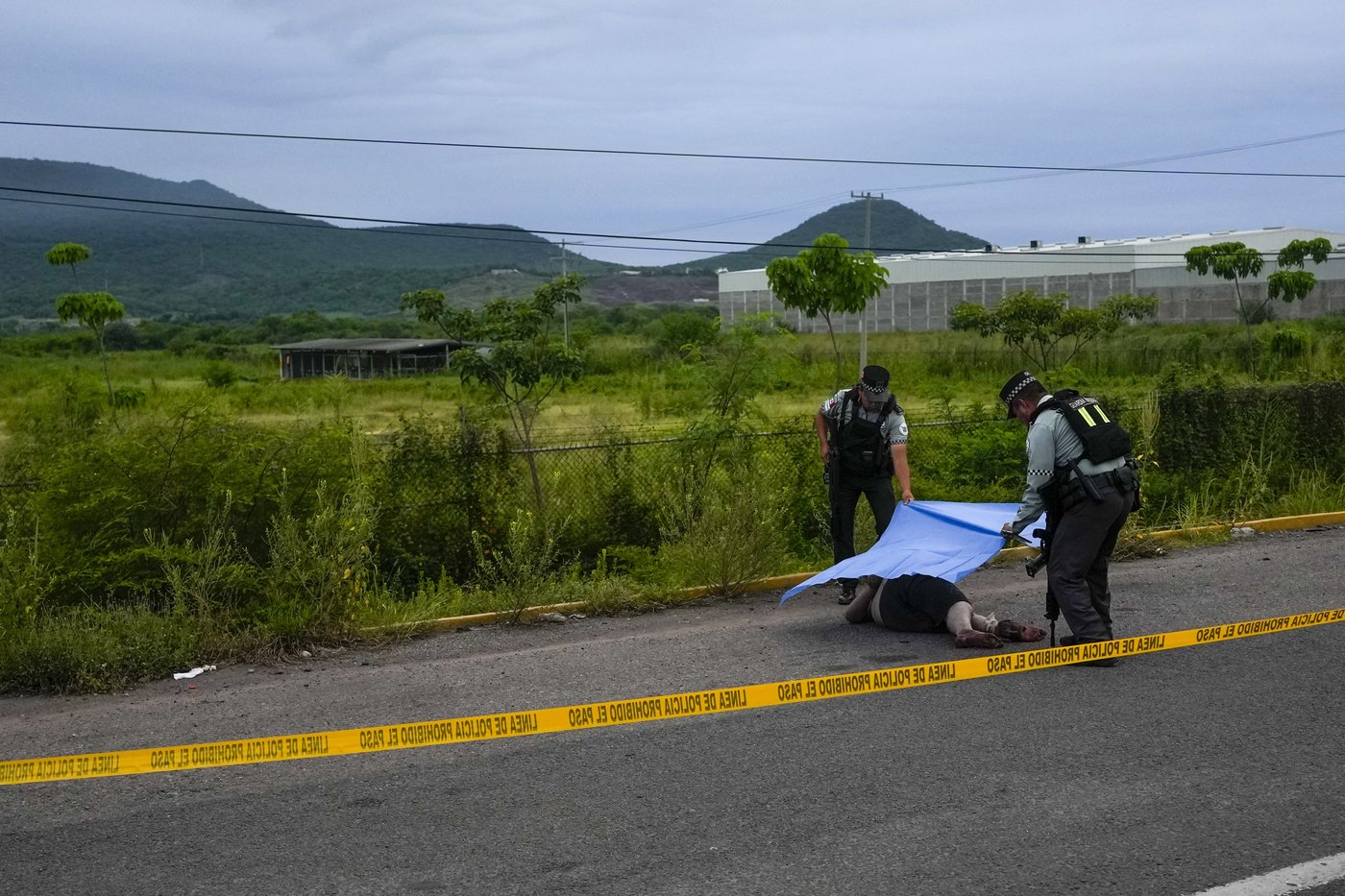 Thousands protest the killing of 2 young brothers in Mexico's troubled Sinaloa state | iNFOnews.ca