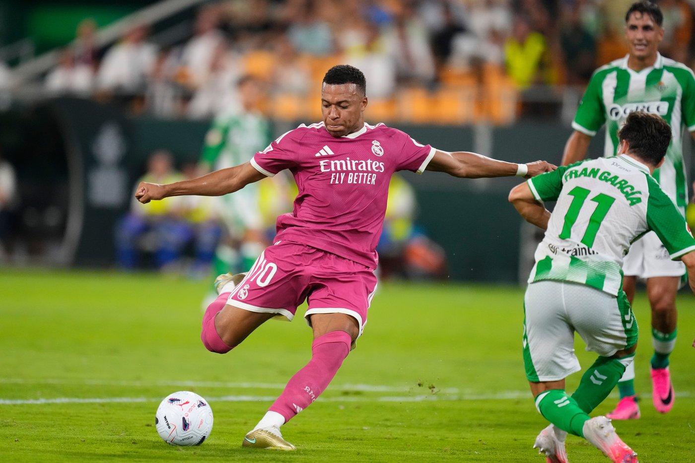 Kylian Mbappé has late penalty saved in Real Madrid loss at Betis | iNFOnews.ca Kylian Mbappé has late penalty saved in Real Madrid loss at Betis | iNFOnews.ca