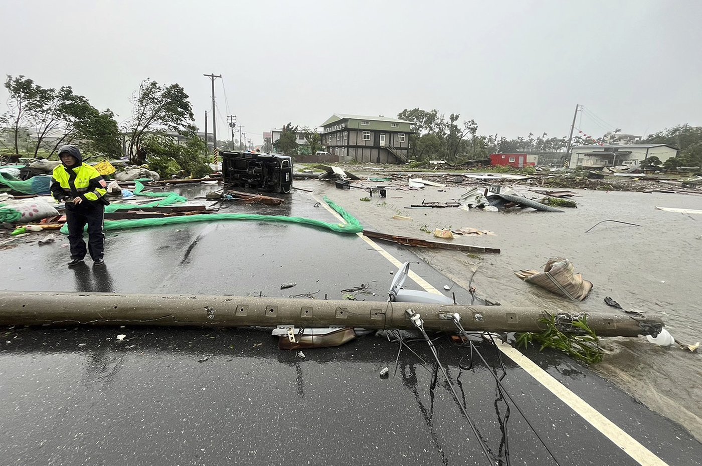 Taiwan closes schools and offices as typhoon Kong-rey approaches | iNFOnews.ca