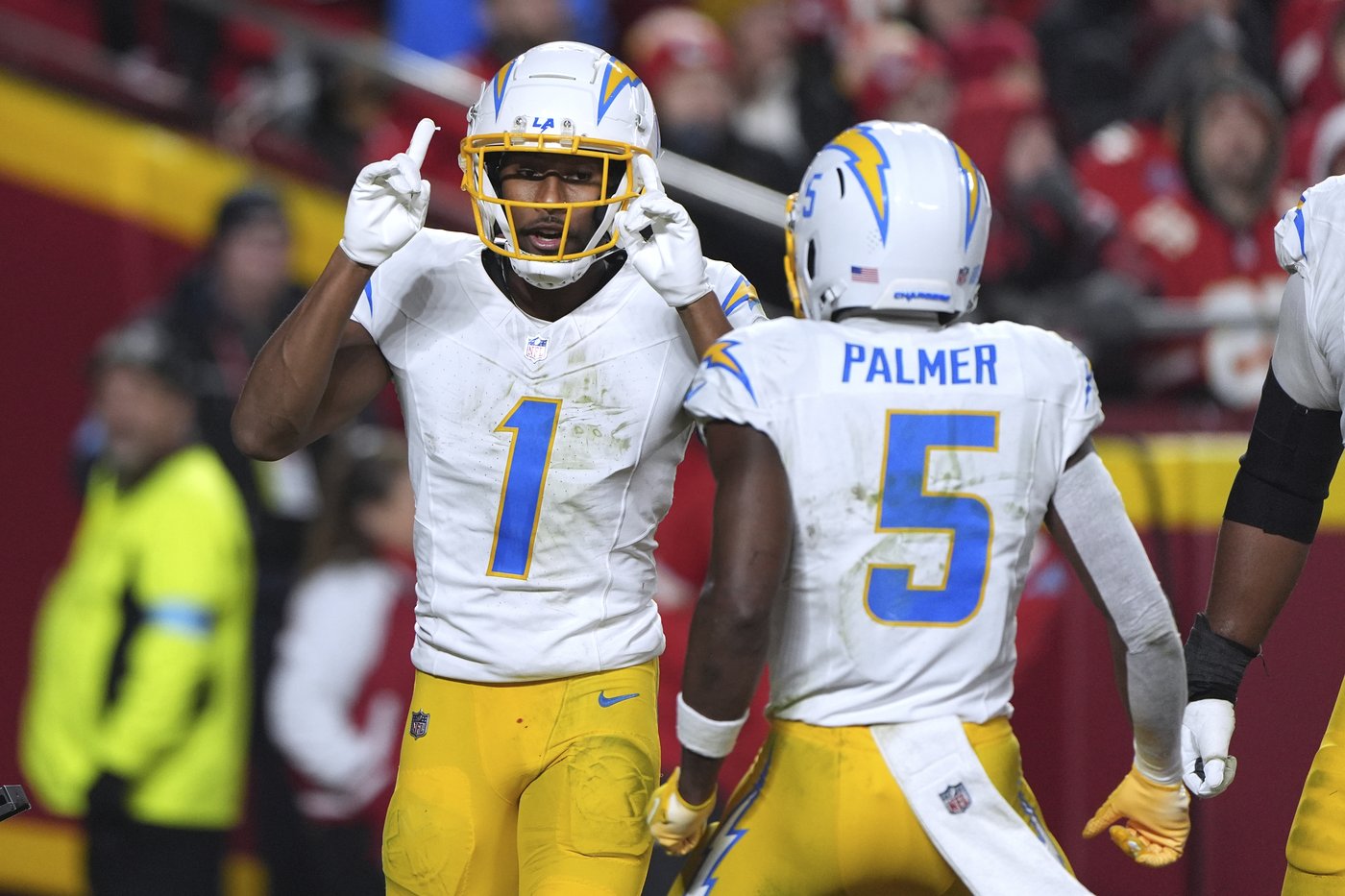 Chiefs win 9th straight AFC West title, beating Chargers 19-17 on bank-shot field goal | iNFOnews.ca Chiefs win 9th straight AFC West title, beating Chargers 19-17 on bank-shot field goal | iNFOnews.ca