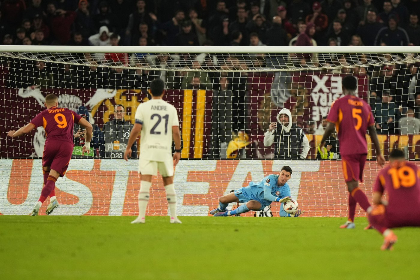 Roma misses penalty 3 times in Europa League and Celtic denied by 'baffling' VAR decision | iNFOnews.ca