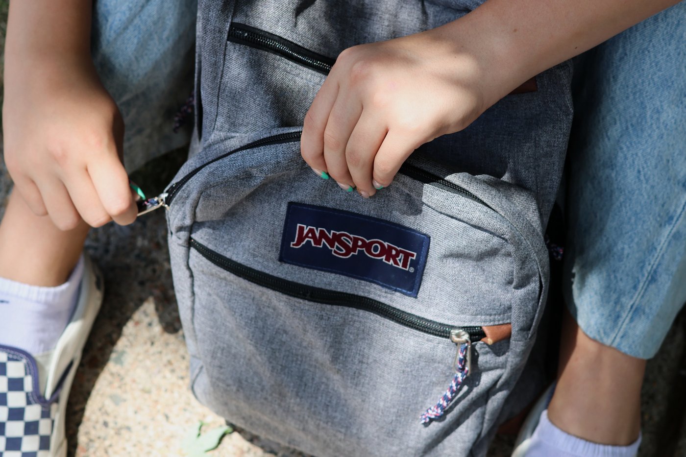 School backpack overload: Heavy bags can strain kids’ bodies | iNFOnews.ca School backpack overload: Heavy bags can strain kids’ bodies | iNFOnews.ca