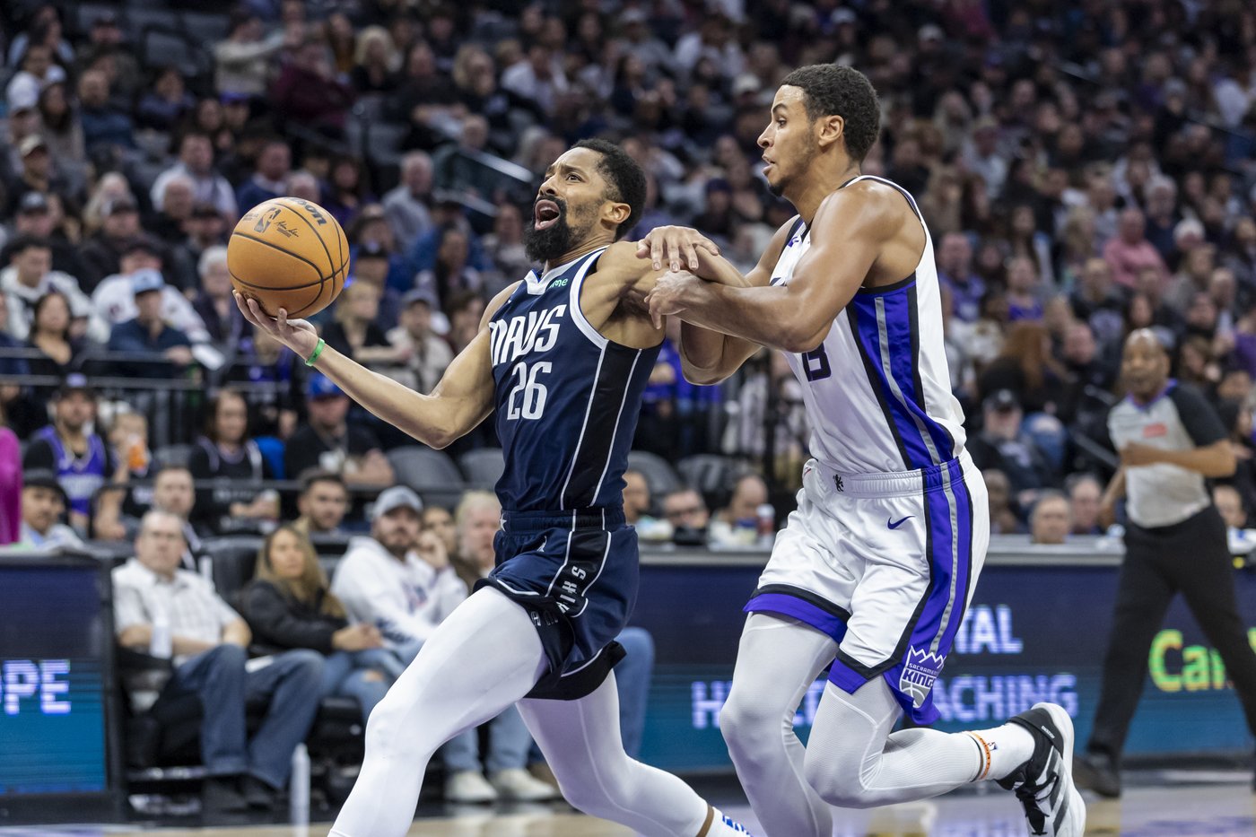 Fox has 33 points, Kings beat Mavericks 110-100 as Christie wins first after becoming interim coach | iNFOnews.ca