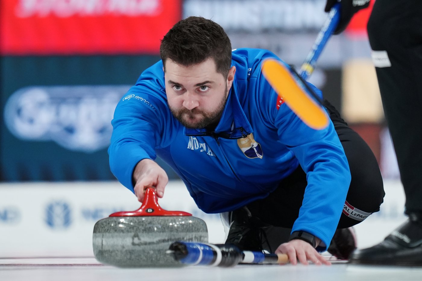 Dunstone's Canadian crew rolling with 4 wins in a row at world curling championship | iNFOnews.ca