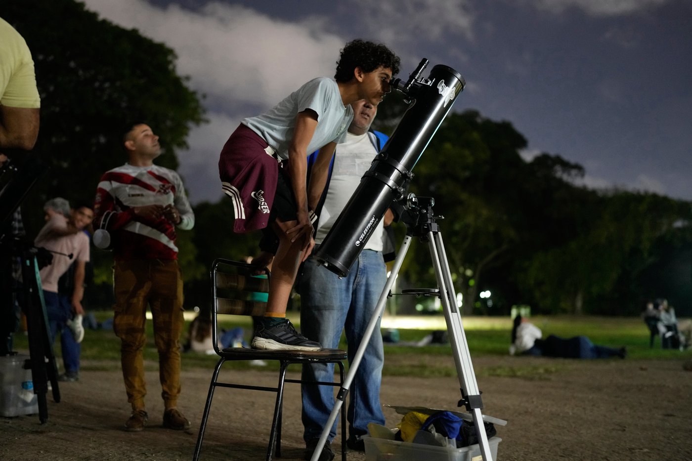 A lunar eclipse lights up skies across the Americas. in photos | iNFOnews.ca