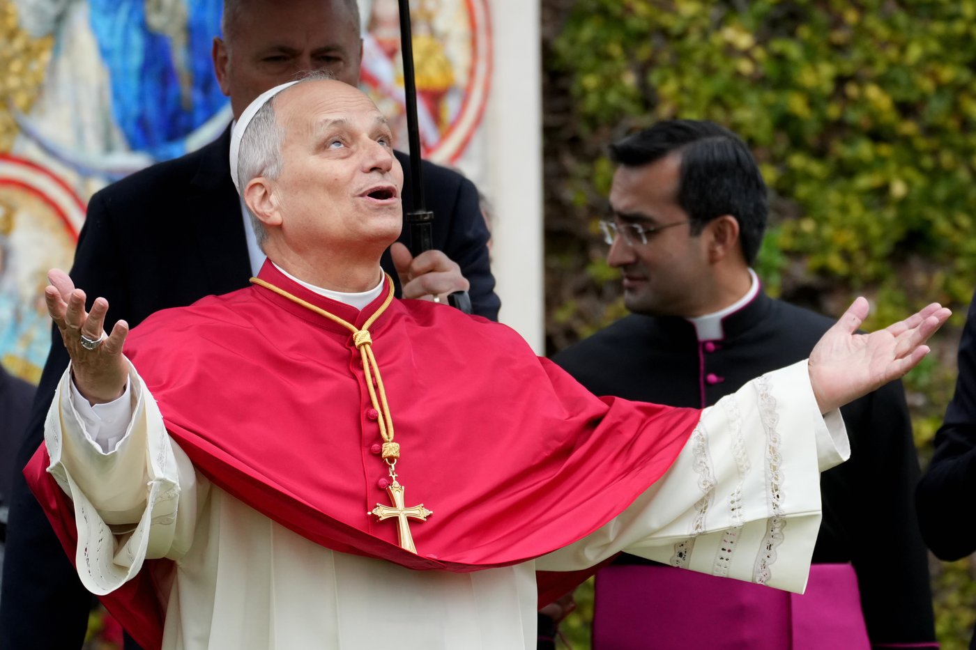 Pope gets invitation to visit Peru during a Vatican garden party, then stays for lunch | iNFOnews.ca