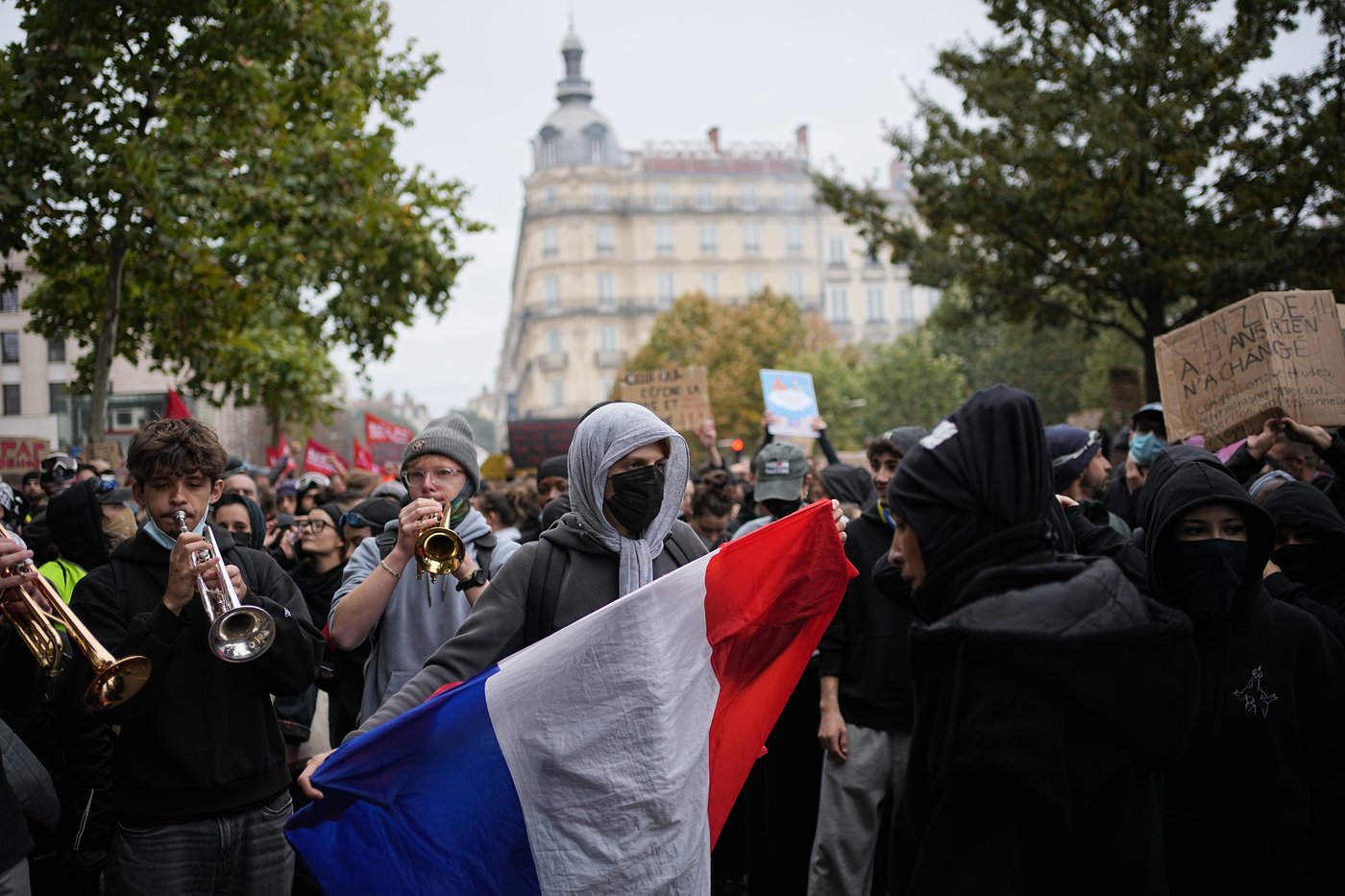 Macron slams as ‘stupid’ claims by Trump and others blaming Muslim migrants for French riots | iNFOnews.ca