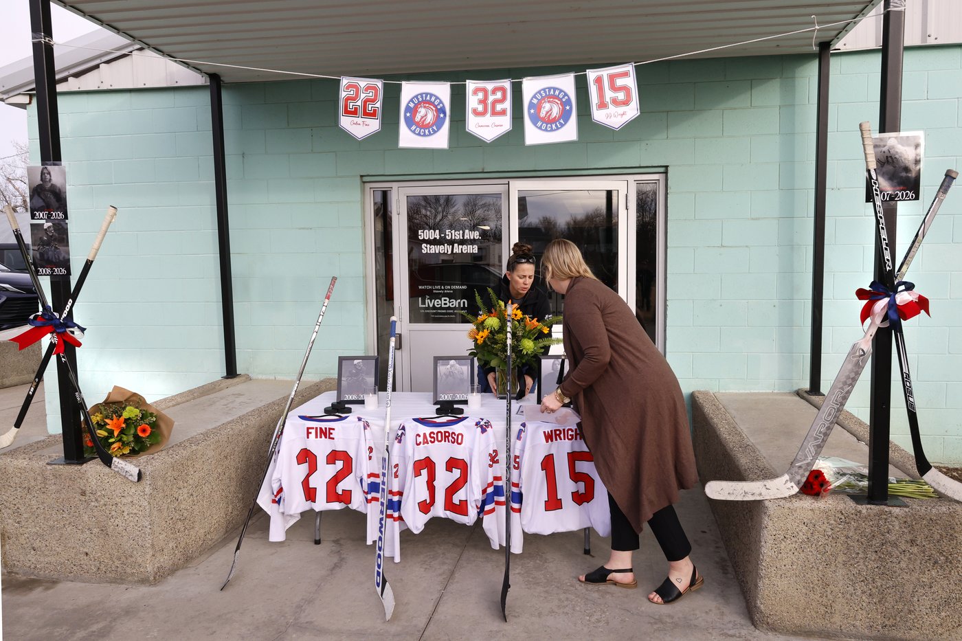 'Hitting everybody so hard': Alberta town remembers 3 hockey players killed in crash | iNFOnews.ca