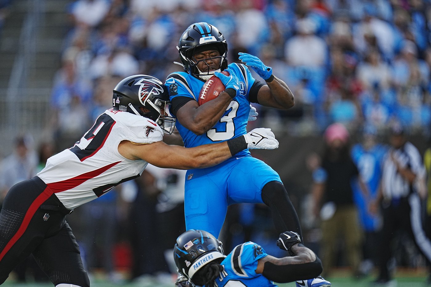 Bijan Robinson scores 2 TDs. Falcons beat Panthers 38-20 for 3rd straight victory vs. NFC South foe | iNFOnews.ca