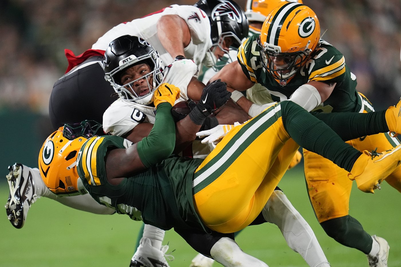 Bijan Robinson runs roughshod over the Packers as the Falcons breeze to a 35-14 victory | iNFOnews.ca