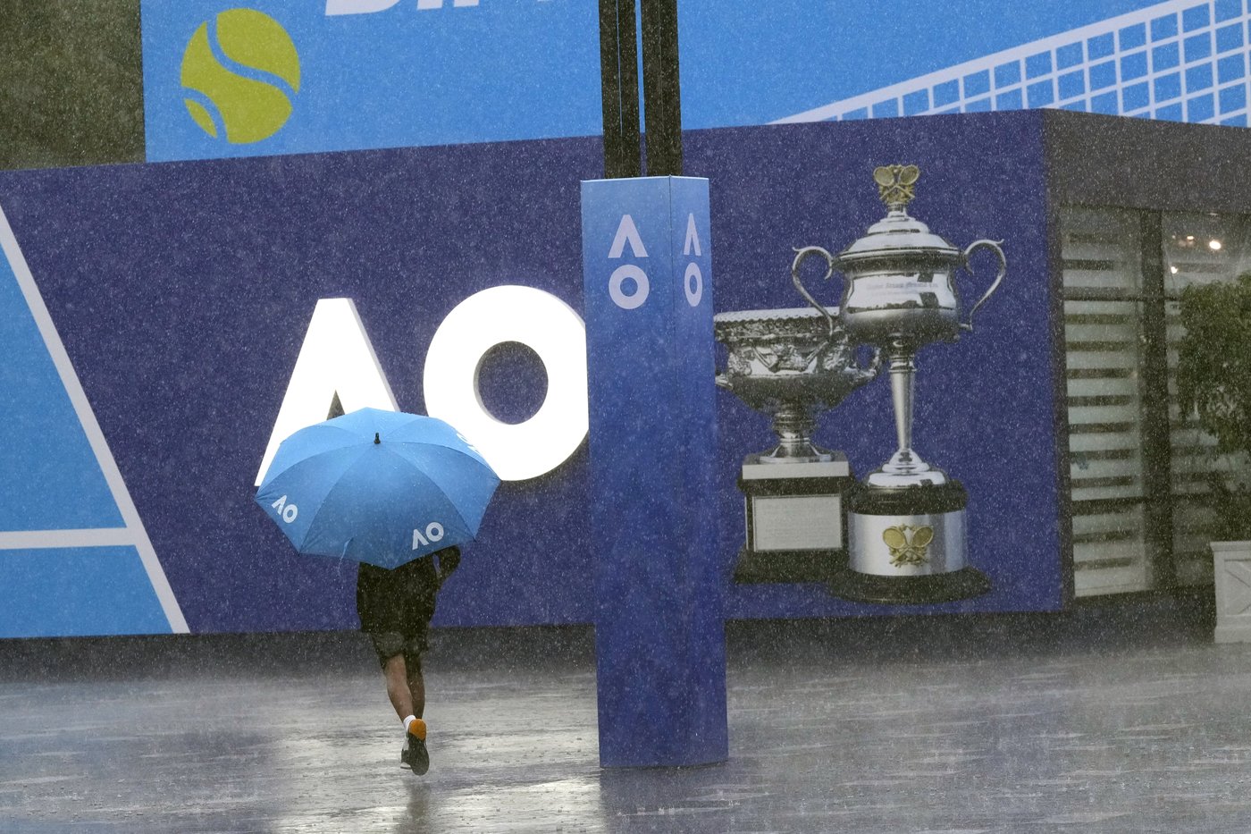 Australian Open: Olympic champ Zheng Qinwen starts her bid for another final on a rainy Day 1 | iNFOnews.ca Australian Open: Olympic champ Zheng Qinwen starts her bid for another final on a rainy Day 1 | iNFOnews.ca