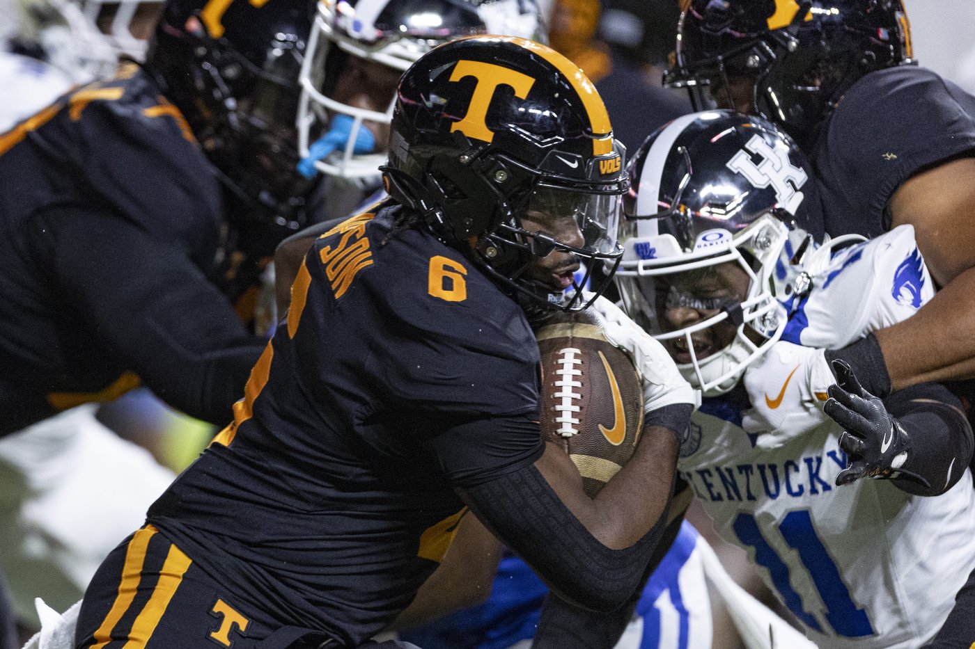 Dylan Sampson rushes for 141 yards and 2 TDs to lead No. 7 Tennessee past Kentucky 28-18 | iNFOnews.ca Dylan Sampson rushes for 141 yards and 2 TDs to lead No. 7 Tennessee past Kentucky 28-18 | iNFOnews.ca