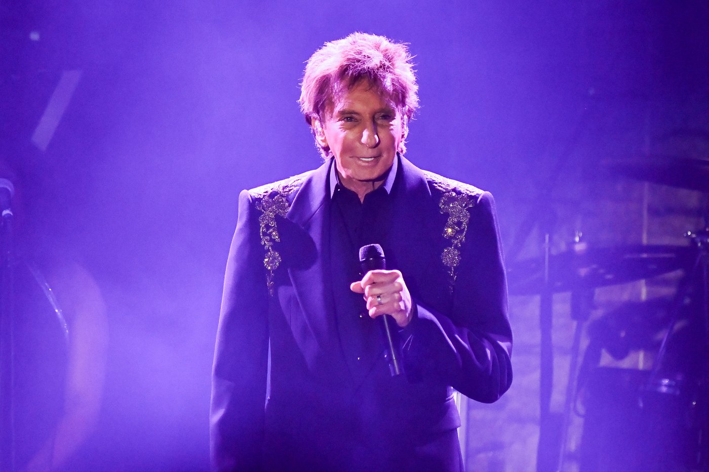 Barry Manilow has early-stage lung cancer and will undergo surgery | iNFOnews.ca Barry Manilow has early-stage lung cancer and will undergo surgery | iNFOnews.ca