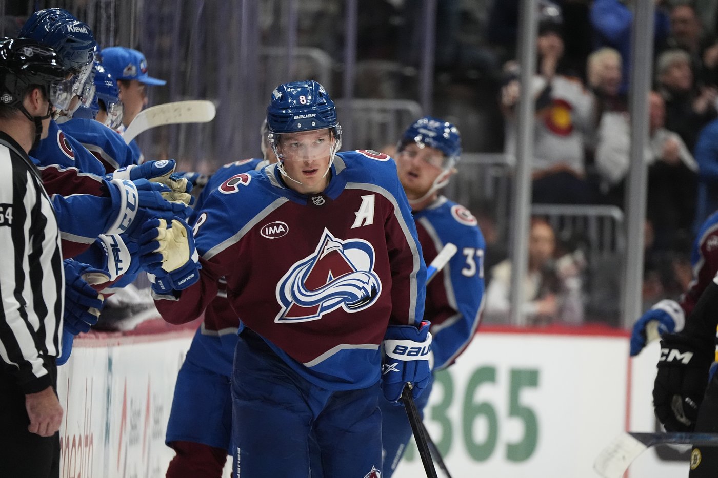 Avalanche D Cale Makar 'tweaked something' and left the game against Seattle, Bednar says | iNFOnews.ca Avalanche D Cale Makar 'tweaked something' and left the game against Seattle, Bednar says | iNFOnews.ca