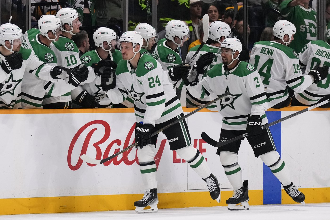 Dallas Stars score 4 goals in 5 shots to take down Predators 4-3 in both teams' season opener | iNFOnews.ca Dallas Stars score 4 goals in 5 shots to take down Predators 4-3 in both teams' season opener | iNFOnews.ca