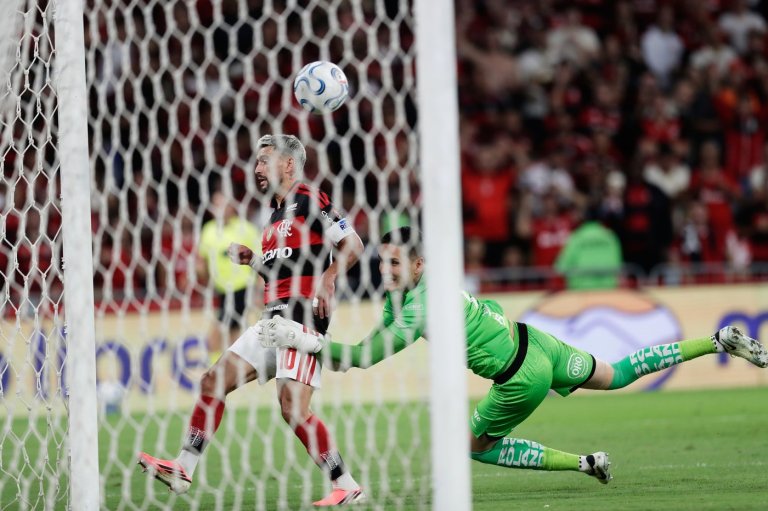 De Arrascaeta’s late goal lifts Flamengo into Copa Libertadores semifinals | iNFOnews.ca