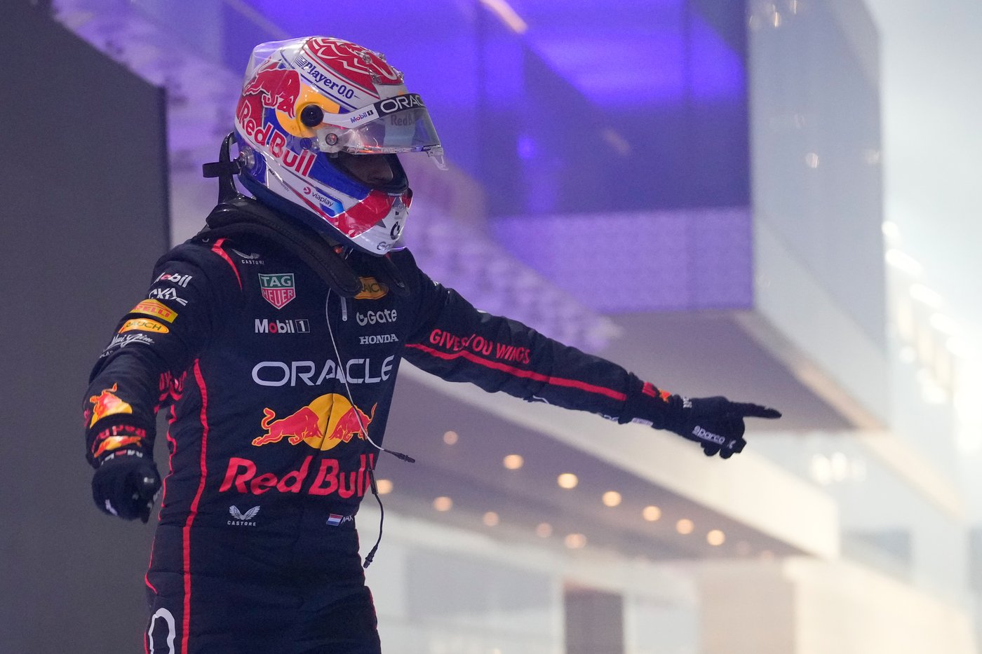 McLaren's botched strategy call helps Verstappen win Qatar GP as F1 title fight goes to final race | iNFOnews.ca McLaren's botched strategy call helps Verstappen win Qatar GP as F1 title fight goes to final race | iNFOnews.ca