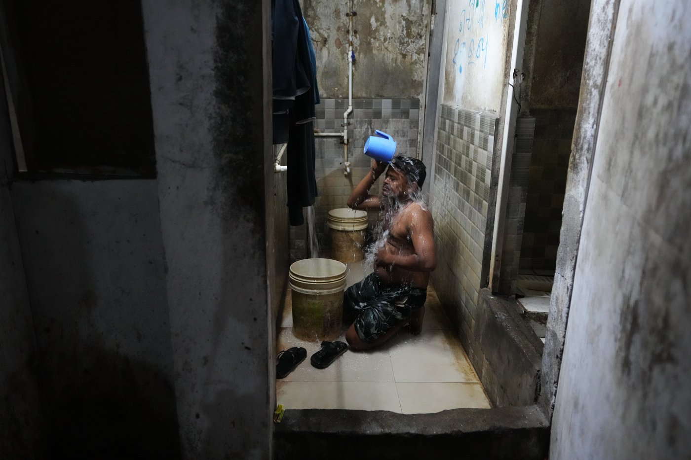 How one Indian textile worker copes with extreme heat in factory work and cramped living quarters | iNFOnews.ca