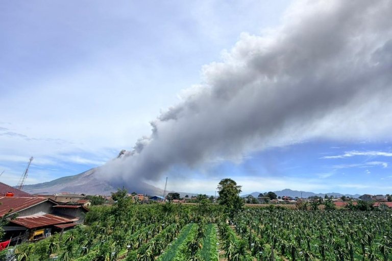 Sinabung volcano on Indonesia’s Sumatra island erupts without reports of casualties | iNFOnews.ca