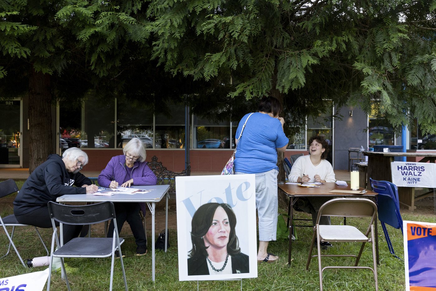 US voters hear a stark message in the presidential race: The country's fate is on the line | iNFOnews.ca