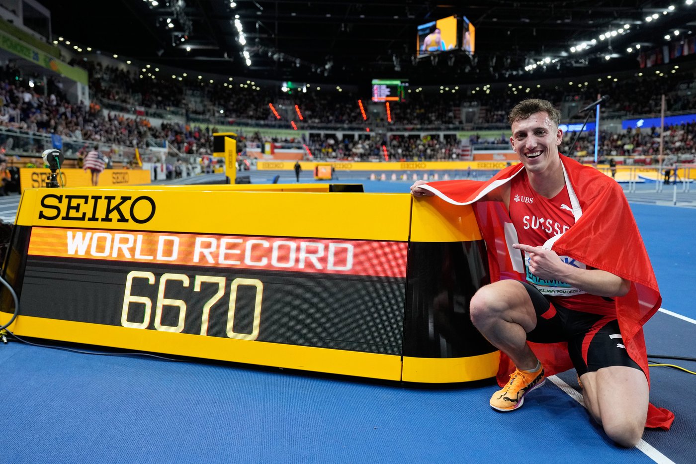 Duplantis clinches 4th straight world indoor pole vault title with a 6.25m record | iNFOnews.ca Duplantis clinches 4th straight world indoor pole vault title with a 6.25m record | iNFOnews.ca