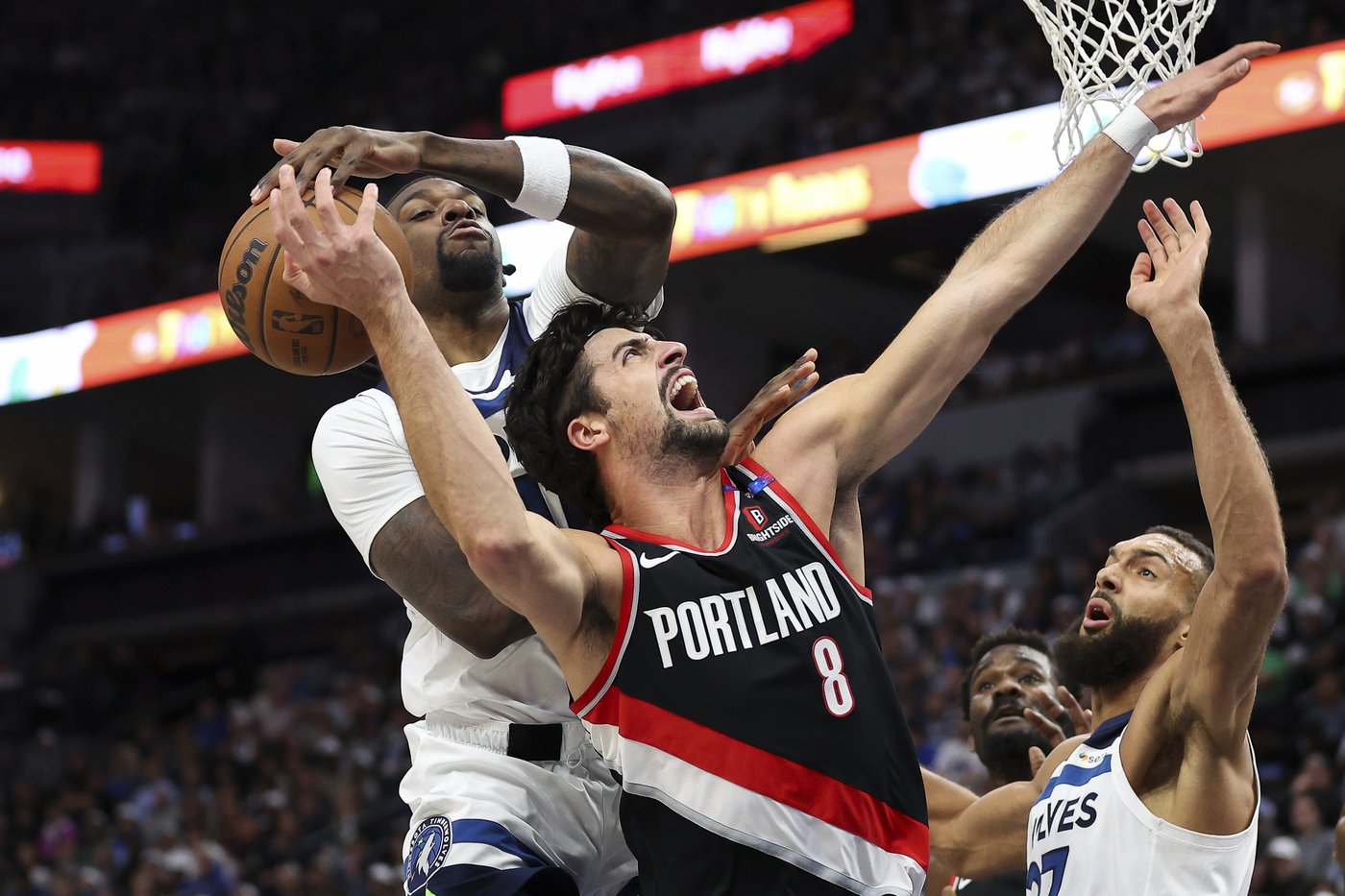 Edwards hits 9 3-pointers as Timberwolves blow out Trail Blazers 127-102 | iNFOnews.ca