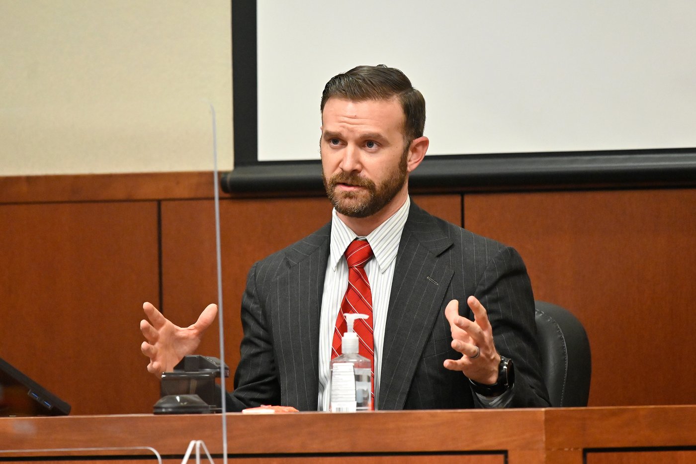 Federal prosecutors seek to dismiss charges against Louisville officers in Breonna Taylor's killing | iNFOnews.ca Federal prosecutors seek to dismiss charges against Louisville officers in Breonna Taylor's killing | iNFOnews.ca