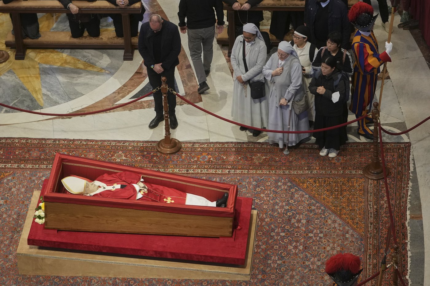 PHOTO COLLECTION: Vatican Pope Francis Lying in State | iNFOnews.ca